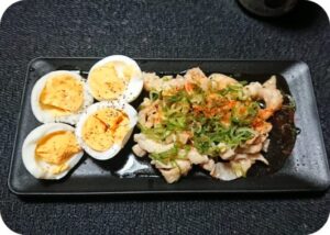 ゆで卵はね、千切るんだよ?