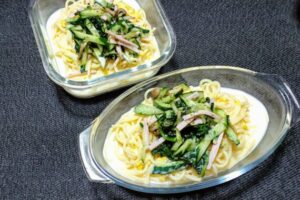 パスタを茹ですぎたので2食分に分ける。なお、おかわりで完食した模様🤤
