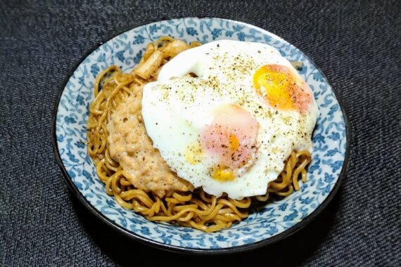 納豆焼きそばは後混ぜスタイルが好みです🥢混ぜながら食べるのがいーのよ🤤