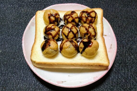 これはイマイチだったけど、チョコシュー自体はカリッした食感でまぁまぁイケた🤤
