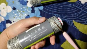 大人っぽいシックな色味の糸。
(´ε｀；)ｳｰﾝ…なにを編もうかなぁ