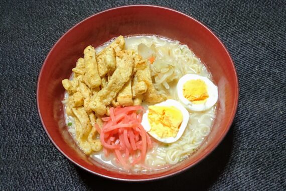あっさりした豚骨スープの方が私の好み。コッテリも度が過ぎると美味しくないと思います🥴