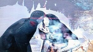 最初の一撃を決めてから懐中電灯を点けたいところですね。怯ませて第二撃、三撃とコンボを繋いで無傷で勝利をつかみましょう！