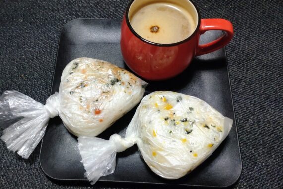 小腹が空いたらすぐに食べれるように用意してから編み物タイムへGO!