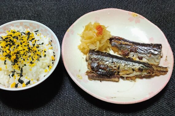 大根おろしが好きじゃないので玉ねぎのカレーマリネを添えてみた