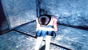 膝を抱える吉乃さん。心中に渦巻く苦悩が消えることはない…