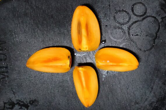 柿を種避けカットするのは簡単よ〜