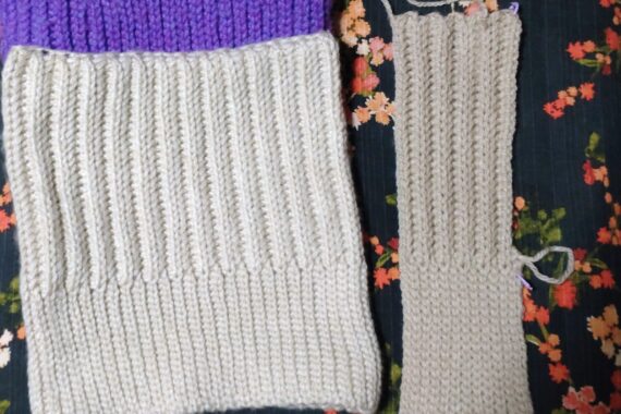 3つ目の猫耳ニット帽を編み始めました。柔らかい毛糸なのでクッタリした感じのニット帽になる予感がします。