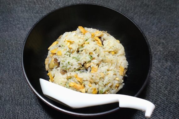 茄子入りのチャーハンも悪くない。カレー風味にしても良さそうですね~