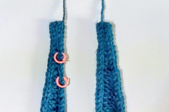 編み始め(右)と編み終わり(左)を比較してみる。まぁまぁ上手にまとまったかな…？