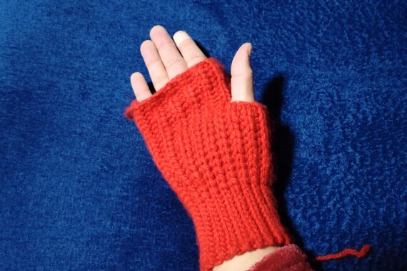 この模様で指まで編むには…（´-｀）.｡oO