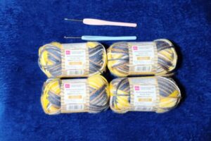 この毛糸でも太いかも。しゃーない手芸屋を覗きに行こうか…