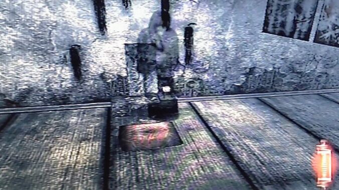 ヌボーと立ってる鏡華さん。