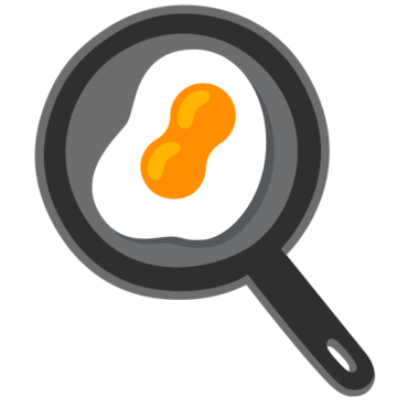 目玉焼きをナポリタンの上にのせるか、薄焼き卵焼きを下に敷くかで悩ましい…🍝