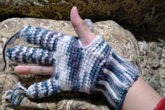 指にジャストフィットさせすぎると変になるし、余裕をもたせ過ぎても変になる。