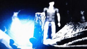 刺さった杭が抜けていくホラーシーン好き好き♡