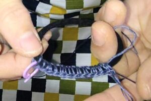 最初からヘアゴムに接続しておくと楽です♡