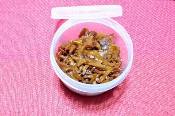 生姜の佃煮(もどき)真っ黒になるまで煮詰めるのはあれなので飴色で仕上げるのが私流です