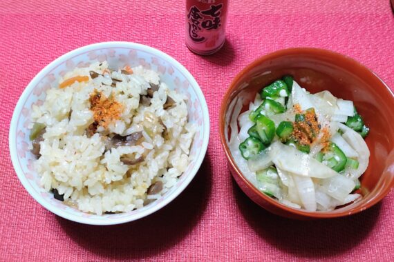 炊き込みご飯ともう一品あれば十分お腹いっぱいになる。もちろんデザートは別腹さ!